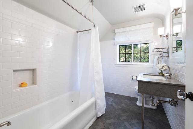 467 Lincoln Avenue, Palo Alto CA: https://media.crmls.org/mediaz/02efe740-4195-4af1-bd59-716b3cc05a9d.jpg