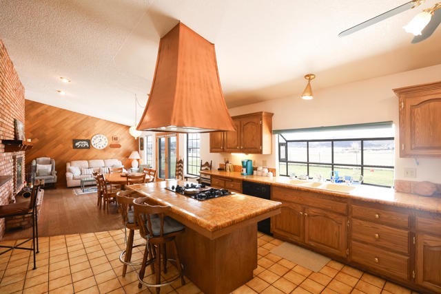108 Palomino Drive, Big Bear CA: https://media.crmls.org/mediaz/02efefcc-01e9-448e-a16f-a500ff81b584.jpg