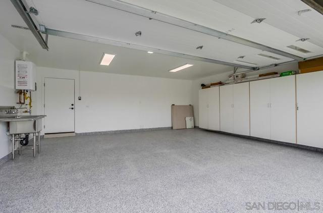 14066 Crest Way, Del Mar CA: https://media.crmls.org/mediaz/02f009a9-b47f-499d-bca6-57a03d15038b.jpg