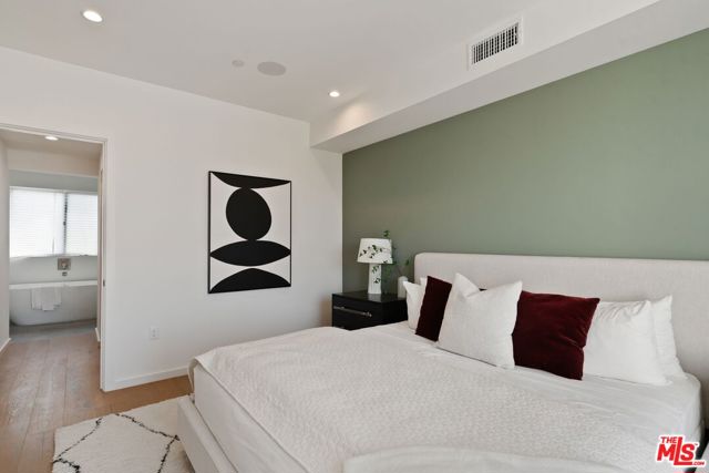 12614 Venice Boulevard, Los Angeles CA: https://media.crmls.org/mediaz/02f02301-d16a-476d-bccc-3e704ac26385.jpg