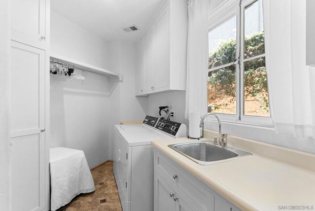 4386 Adams Ave, San Diego CA: https://media.crmls.org/mediaz/02f04021-eb13-415b-80c1-9a46638a0e5f.jpg