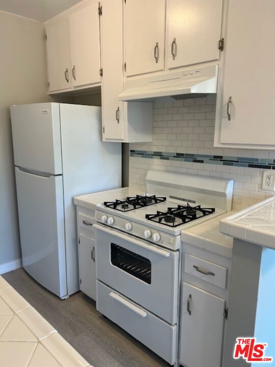 3560 S Centinela Avenue, Los Angeles CA: https://media.crmls.org/mediaz/02f0eabb-3ad0-4d56-bfc4-fabd38768e8b.jpg