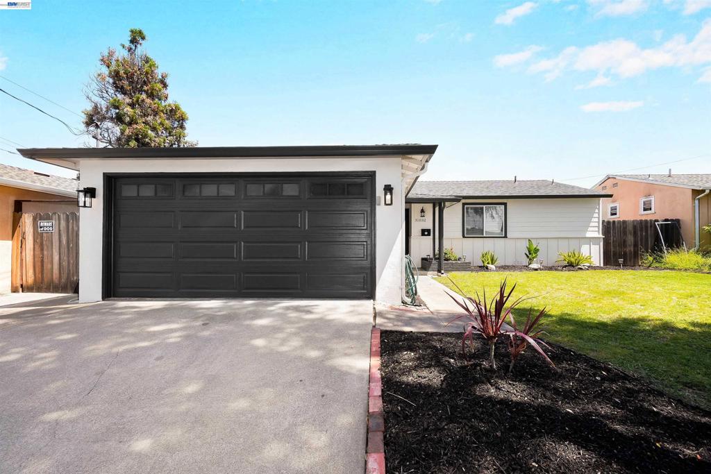 https://media.crmls.org/mediaz/02f18f0a-6824-4a97-baa7-3c9d3684eb9b.jpg?preset=X-Large