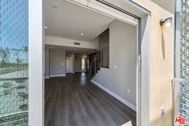 1223 North Hayworth Avenue, 9 photo 7