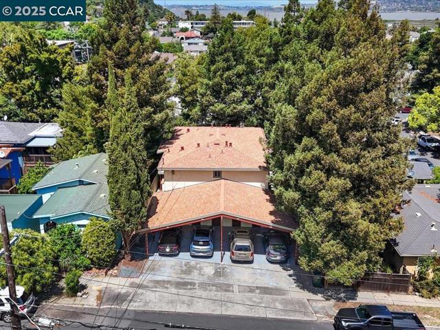 221 Green St, Martinez CA: https://media.crmls.org/mediaz/02f211c7-bef1-4359-913c-b9dd56fcdeb2.jpg