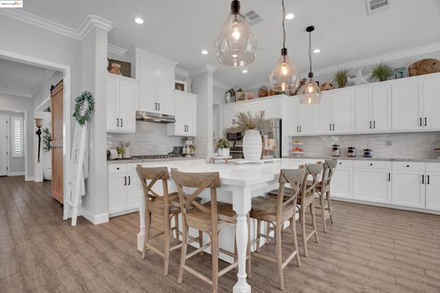 542 Harbor Cove Cir, Discovery Bay CA: https://media.crmls.org/mediaz/02f22117-9026-48c3-9b12-e7a3b757bb57.jpg