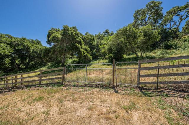 9247 Holly Hill Drive, Salinas CA: https://media.crmls.org/mediaz/02f27556-9533-4860-9b2e-93e65e26ca24.jpg