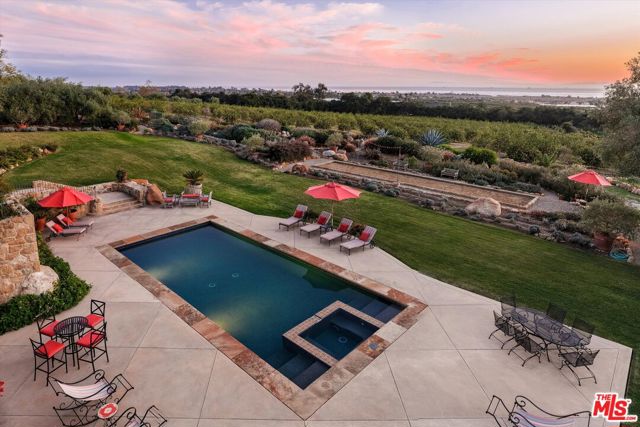 1915 Monte Alegre Drive, Carpinteria CA: https://media.crmls.org/mediaz/02f34de1-3aa2-454f-8eb0-e303e1109527.jpg