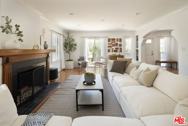 922 N Edgemont Street, Los Angeles CA: https://media.crmls.org/mediaz/02f3f769-8e24-4ce3-834a-fa5ee92f8864.jpg
