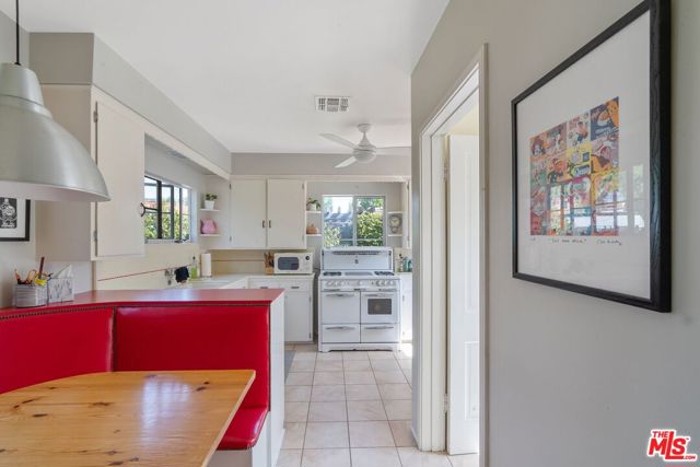 4224 Alcove Avenue photo 11