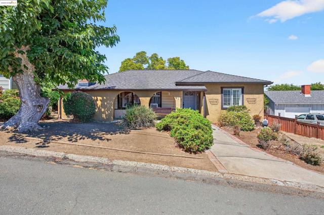 41 Corte Dorado Ct., Benicia CA: https://media.crmls.org/mediaz/02f47f76-71ef-4031-a4da-d6b13cbc1769.jpg