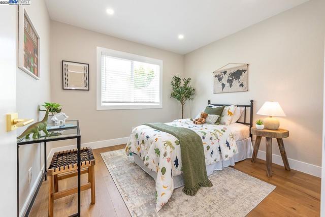 Image 43 of 54 For 32996 Soquel St