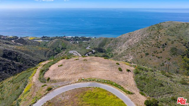 4250 Decker Edison Road, Malibu CA: https://media.crmls.org/mediaz/02f51985-1bb5-4b97-9c83-279eccc0a03f.jpg