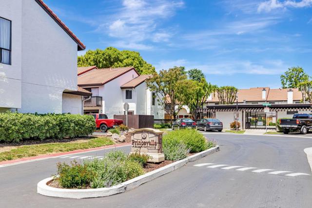 775 Williamsburg Way, Gilroy CA: https://media.crmls.org/mediaz/02f56ca4-f36c-40ff-a8ec-66e5d06939c7.jpg