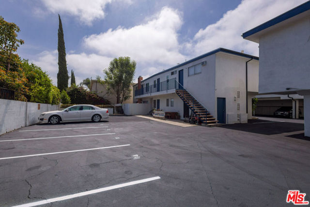 Image 41 of 52 For 15115 Victory Boulevard