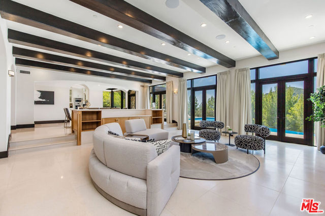 2175 Summitridge Drive, Beverly Hills CA: https://media.crmls.org/mediaz/02f61078-8d65-4912-82fc-102d22084ee6.jpg