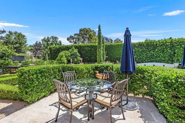 3433 Western Springs Rd, Encinitas CA: https://media.crmls.org/mediaz/02f69f83-edfe-4d40-b02e-c5d765672e0f.jpg
