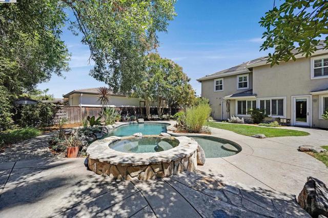 2461 Ancona Cir, Livermore CA: https://media.crmls.org/mediaz/02f7018b-7877-45f1-94ed-b6eb75e3f78b.jpg