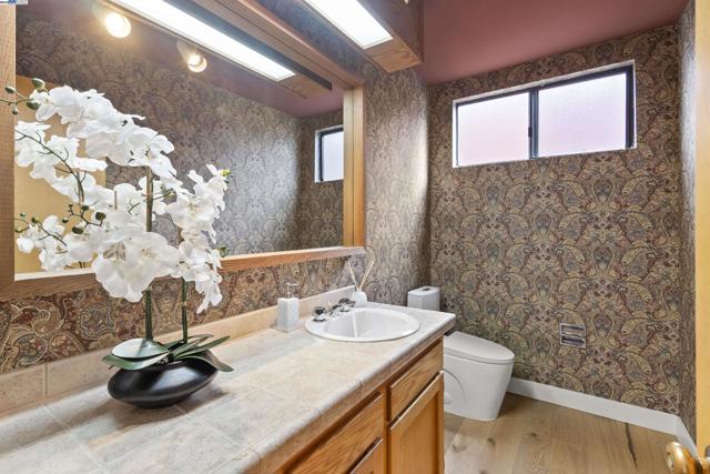 6425 Zinn Dr, Oakland CA: https://media.crmls.org/mediaz/02f71b74-bb71-4a96-8fe6-8a73a561f8ce.jpg
