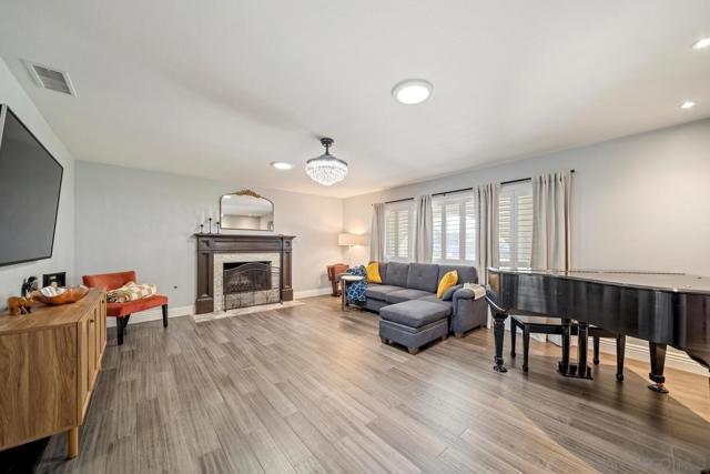 1654 Palomino Ln, Escondido CA: https://media.crmls.org/mediaz/02f79f9a-5aa9-4784-806f-0946dc722466.jpg