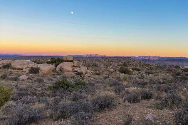 1 Dragonfly Lane, Pioneertown CA: https://media.crmls.org/mediaz/02f85448-2ae5-4ad3-9e08-789e718ec134.jpg
