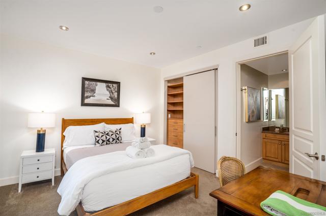 1000 Genter St, La Jolla CA: https://media.crmls.org/mediaz/02f85486-df1a-410d-abbd-a036ba67ea34.jpg