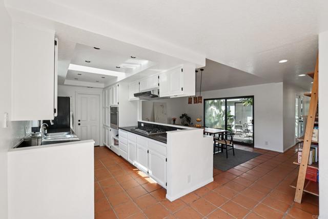 Detail Gallery Image 17 of 73 For 1761 Winterwarm Dr, Fallbrook,  CA 92028 - 5 Beds | 3 Baths