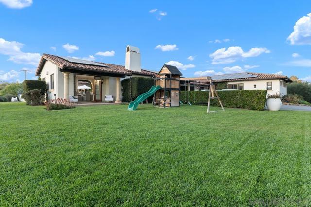 16304 Via De Santa Fe, Rancho Santa Fe CA: https://media.crmls.org/mediaz/02f90a62-b102-498d-bb47-fc4116022572.jpg