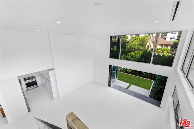 621 N Kings Road, West Hollywood CA: https://media.crmls.org/mediaz/02f928b6-f3f2-4794-a5f9-980ae371b839.jpg