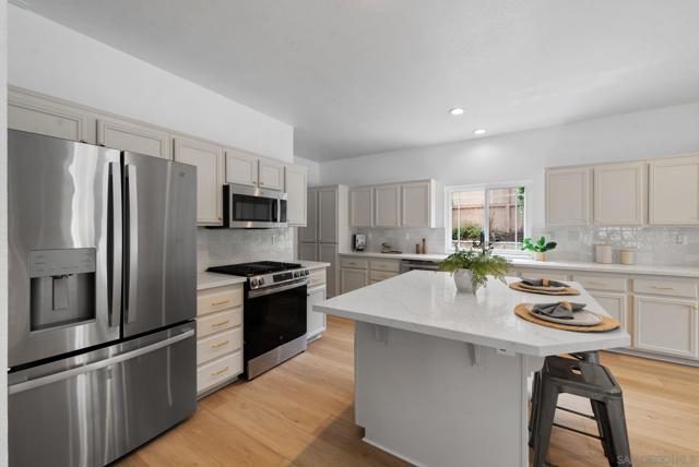 1052 Via Vera Cruz, San Marcos CA: https://media.crmls.org/mediaz/02f9daac-3a1b-4de6-9d6a-f2c6879d1ec5.jpg