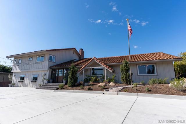 4141 Palomar Drive, Fallbrook CA: https://media.crmls.org/mediaz/02fa9131-c02b-4ed4-ba12-5478e6561358.jpg