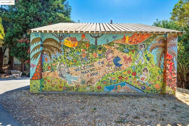 4415 Fleming Ave, Oakland CA: https://media.crmls.org/mediaz/02fae0c8-6996-46f1-a551-40de1458e2b0.jpg