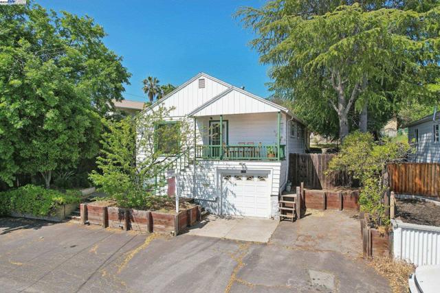 1101 Palm Avenue, Martinez CA: https://media.crmls.org/mediaz/02faede2-14ae-49e9-86fa-f27fd067d82a.jpg