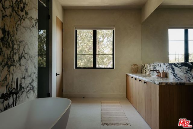 23346 Collins Street, Woodland Hills CA: https://media.crmls.org/mediaz/02faf555-ea5e-451e-a5f7-b9a3ab92f10d.jpg