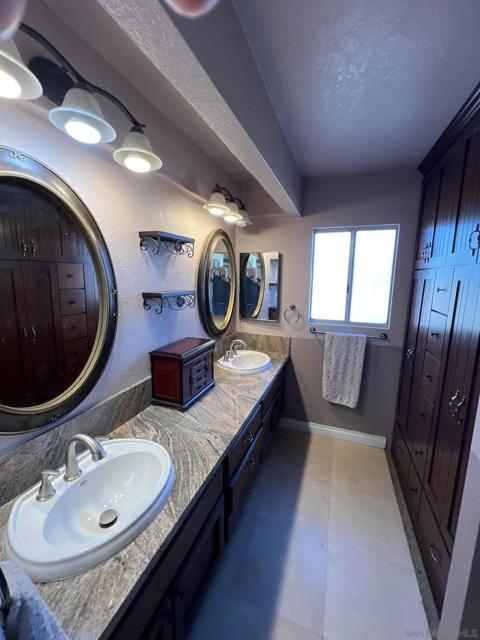 2377 Congressional Drive, El Cajon CA: https://media.crmls.org/mediaz/02fb41e6-bda3-4430-938b-c74561af17b6.jpg