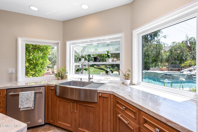 5924 Rainbow Hill Road, Agoura Hills CA: https://media.crmls.org/mediaz/02fb4bc6-8d38-47fa-ab56-fc8ff715b77b.jpg