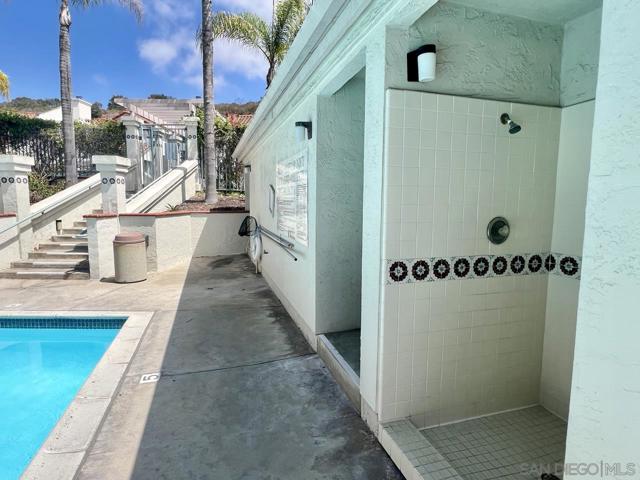 9995 Scripps Westview Way, San Diego CA: https://media.crmls.org/mediaz/02fb9392-4bad-42a8-bd5f-b109dc638d40.jpg