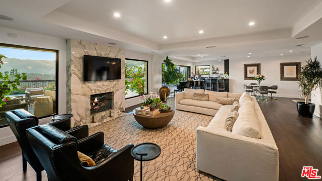 1601 Bel Air Road, Los Angeles CA: https://media.crmls.org/mediaz/02fc04ed-c905-42e5-8ed6-70736d1bf074.jpg