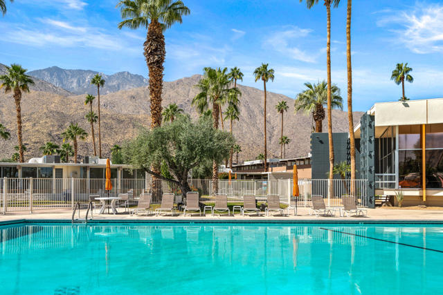 1111 E Palm Canyon Drive, Palm Springs CA: https://media.crmls.org/mediaz/02fc1ef3-3ff6-4c80-aafe-87e4ae0bb8d6.jpg