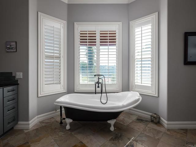 30419 Canyon Estates Road, Vista CA: https://media.crmls.org/mediaz/02fc5c68-ddf7-46c1-8d79-924fba97c96a.jpg