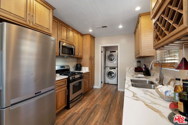 7513 Louise Avenue, Van Nuys CA: https://media.crmls.org/mediaz/02fc9f64-26c4-4f19-bd68-00238ca1e2dc.jpg