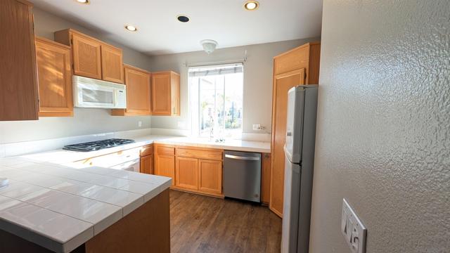 918 CAMINO DE LA REINA, San Diego CA: https://media.crmls.org/mediaz/02fcf5b0-52d0-4cd0-b29a-54d8418b5ab5.jpg