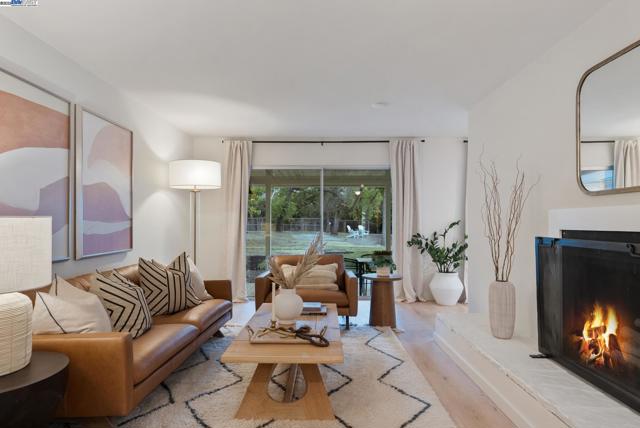 2129 Youngs Ct, Walnut Creek CA: https://media.crmls.org/mediaz/02fcffb0-b16a-4c54-ac01-2f6616accbc6.jpg