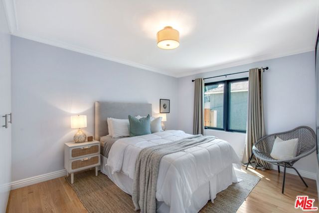 3558 S Muirfield Road, Los Angeles CA: https://media.crmls.org/mediaz/02fd4174-1a37-466f-8a78-ac55722ff6c6.jpg