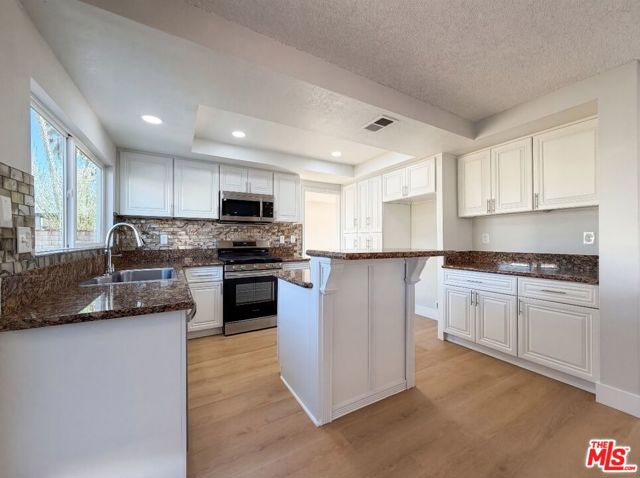 37740 Duffel Street, Palmdale CA: https://media.crmls.org/mediaz/02fd64e4-e429-49c3-98b7-7bbc8841962a.jpg