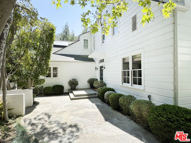 2121 Trently Lane,  CA: https://media.crmls.org/mediaz/02fd65fa-4a51-477d-8b1a-5dda54c9f582.jpg