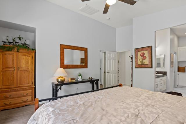 26696 Avenida Quintana, Cathedral City CA: https://media.crmls.org/mediaz/02fd93fe-2723-45c4-98da-73c172749c6a.jpg