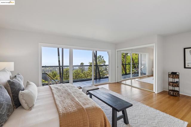 5920 Ascot Dr, Oakland CA: https://media.crmls.org/mediaz/02fe4dec-88a6-4b01-bd2f-0927e84b4580.jpg