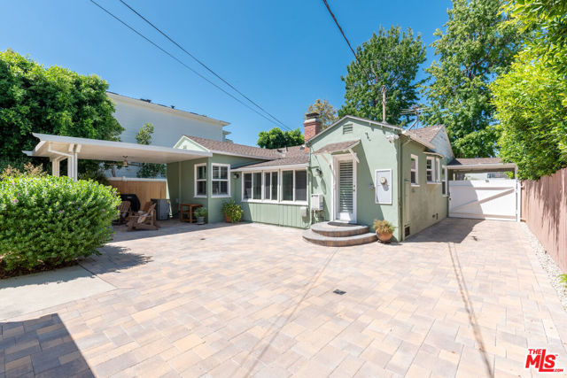 4316 Beeman Avenue, Studio City CA: https://media.crmls.org/mediaz/02fe805a-b2a5-479d-ace5-0c515005d309.jpg