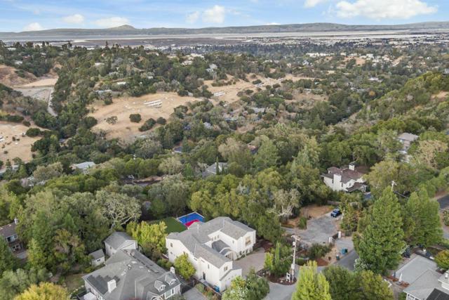 303 Lakeview Way, Redwood City CA: https://media.crmls.org/mediaz/02fe9374-300b-45d5-99da-d48a8bd5a80a.jpg